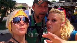 Turismo sexual! Nos vamos a Roma ja ja ja, Evita de Luna y Jakeline Teen sometidas al pollon de Conrad Son