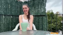 Briseida Mayers꞉ se traga hasta la campanilla el rabazo sevillano y lo disfruta como campeona
