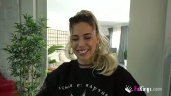 Quieres follarte a la secretaria cachonda？ Lola Emme cumple la fantasía de muchos