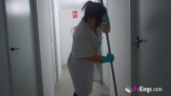 Aisha Montero, Ama de Casa Seria por Fuera, Vicio por Dentro꞉ Tetazas Jugosas, Culo en Pompa en la Ducha